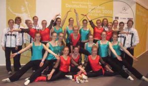 Die erfolgreichen Mannschaften beim Deutschen Turnfest 2005 in Berlin (Platz 4 und 11)