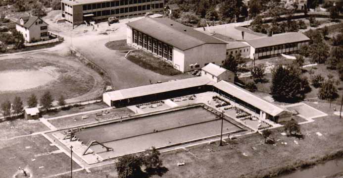 Areal mit Schwimmbad, Festhalle und altem Sportplatz Ende der 1950er Jahre