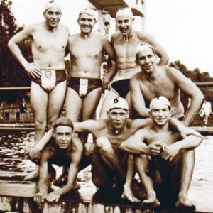 Die siegreichen Wasserballer des TSV beim Schwimmfest im Sommer 1954