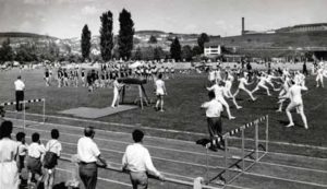 Ein buntes Programm wurde beim Jubiläum 100 Jahre TSV im damals neuen Tauberstadion geboten